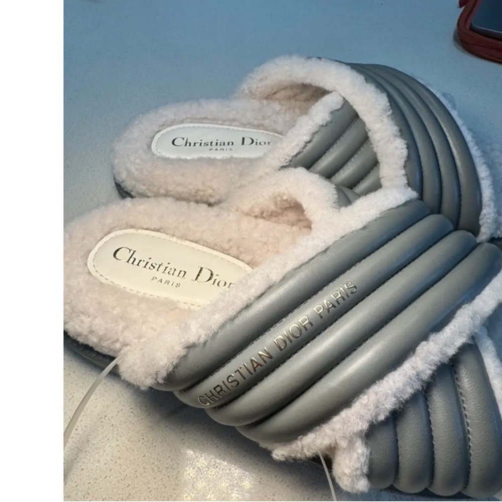 Dior
Leather sandals